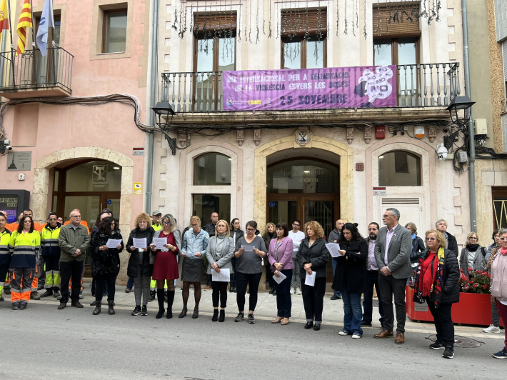 Lectura manifest institucional pel Dia Internacional Contra la Violència Envers les Dones