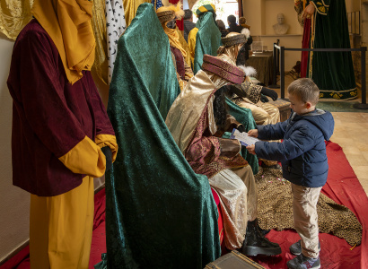 Recollida de cartes i visita dels Patges Reials