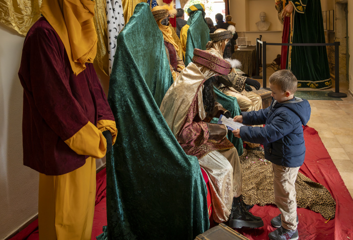 Recollida de cartes i visita dels Patges Reials