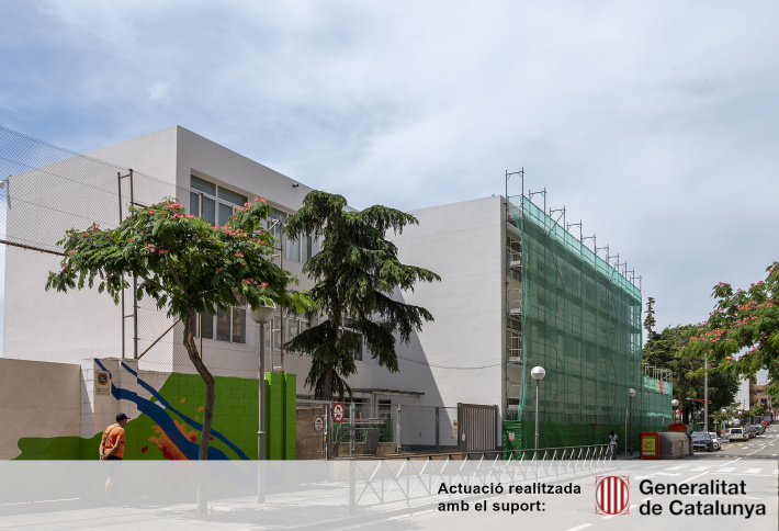 La Generalitat subvenciona les obres de rehabilitació de les façanes nord i cobertes de l’escola