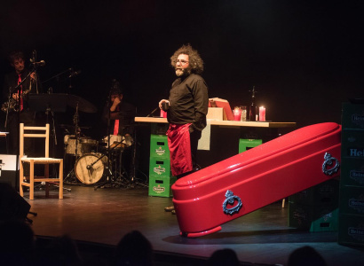 El FITT torna a l’Orfeó Canongí amb “El Bar Nuestro de Cada Día”, una obra que fusiona música i teatre