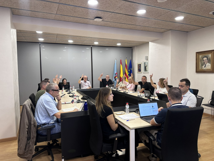 El ple aprova dues declaracions institucionals, de suport al model lingüístic educatiu de Catalunya i de condemna dels atacs a la població civil a Gaza.