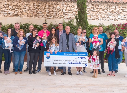 La Canonja lliura els ajuts per naixement o adopció als nous canongins