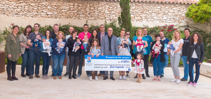 La Canonja lliura els ajuts per naixement o adopció als nous canongins